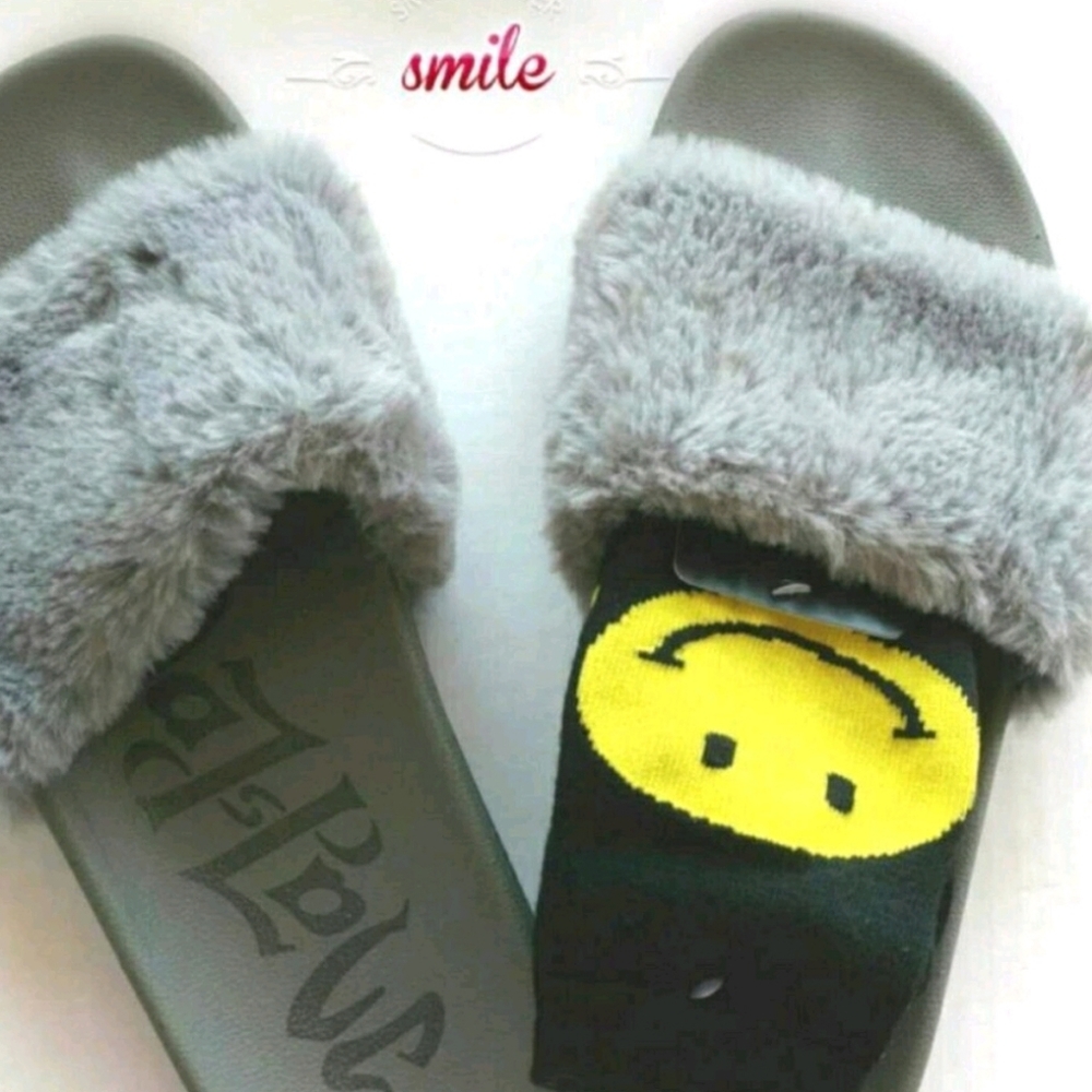 ❤️ 5/$25 ❤️Women's Novelty Crew Socks-Smiley Face